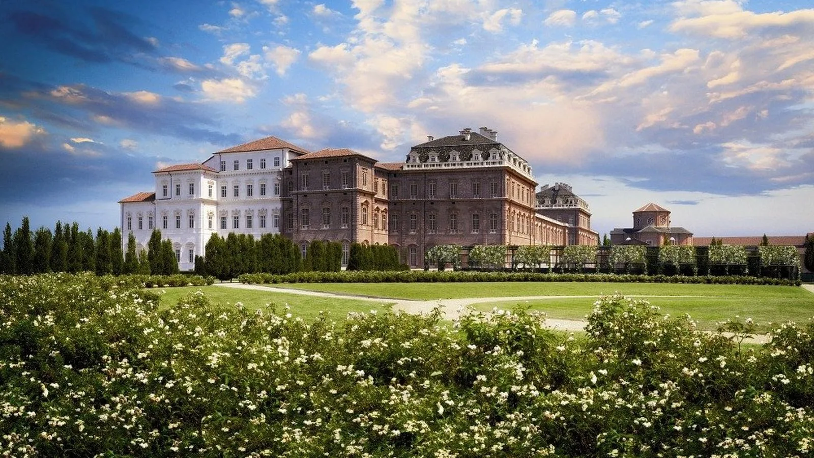 La Reggia di Venaria Reale vista dai giardini